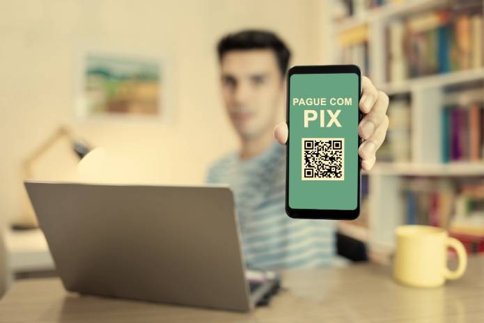 Dé hAoine Dubh 2025: fás 12% ar ioncam agus ardú 56% ar úsáid Pix, de réir suirbhé ó TOTVS.